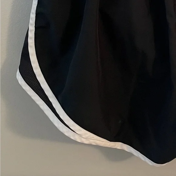 Nike Women's DriFit Tempo Running Shorts Black Size XL - Picture 4 of 4